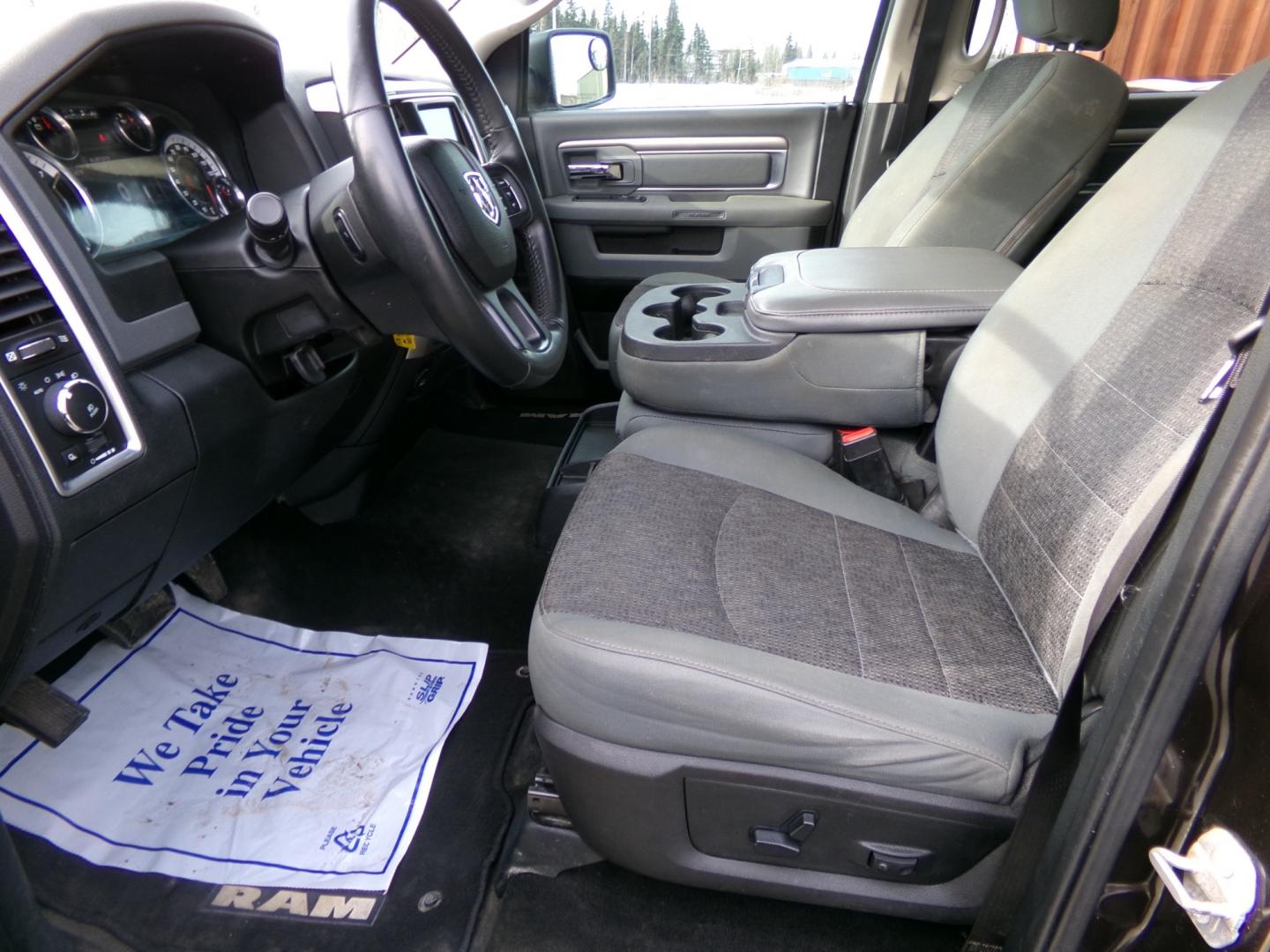 2016 Brown /Black Dodge 1500 SLT Crew Cab SWB 4WD (1C6RR7LT4GS) with an 5.7L V8 OHV 16V engine, 6A transmission, located at 2630 Philips Field Rd., Fairbanks, AK, 99709, (907) 458-0593, 64.848068, -147.780609 - Photo#4